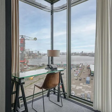 Ξενοδοχείο Doubletree By Hilton - Ndsm Wharf 4*