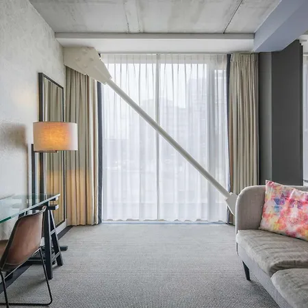 Ξενοδοχείο Doubletree By Hilton - Ndsm Wharf 4*