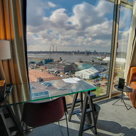 Doubletree By Hilton - Ndsm Wharf 4*