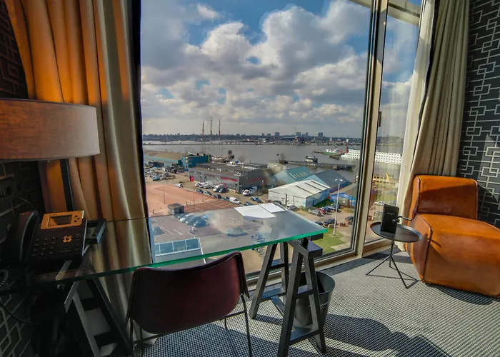 Doubletree By Hilton - Ndsm Wharf 4*