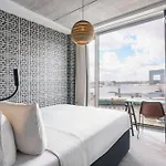 Doubletree By Hilton - Ndsm Wharf Hotel