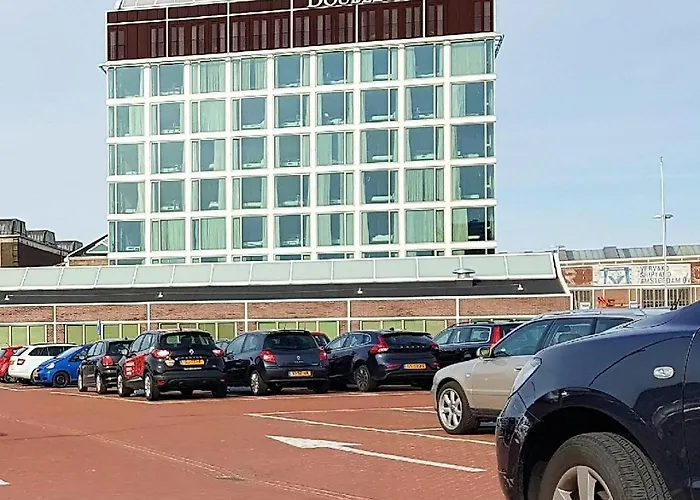 Doubletree By Hilton - Ndsm Wharf 4*